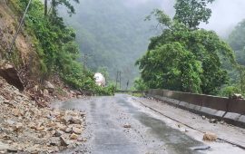 वर्षाले मुग्लिन-नारायणगढ सडकखण्ड प्रभावित