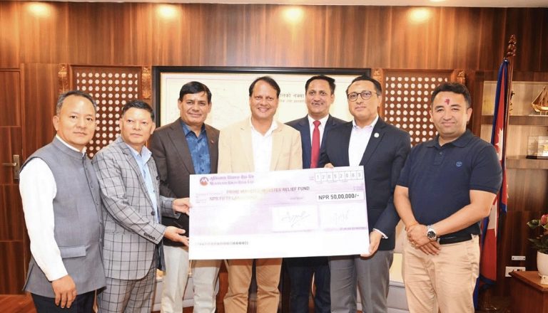 मुक्तिनाथ विकास बैंकद्वारा प्रधानमन्त्री दैवी प्रकोप उद्धार कोषमा ५० लाख सहयोग