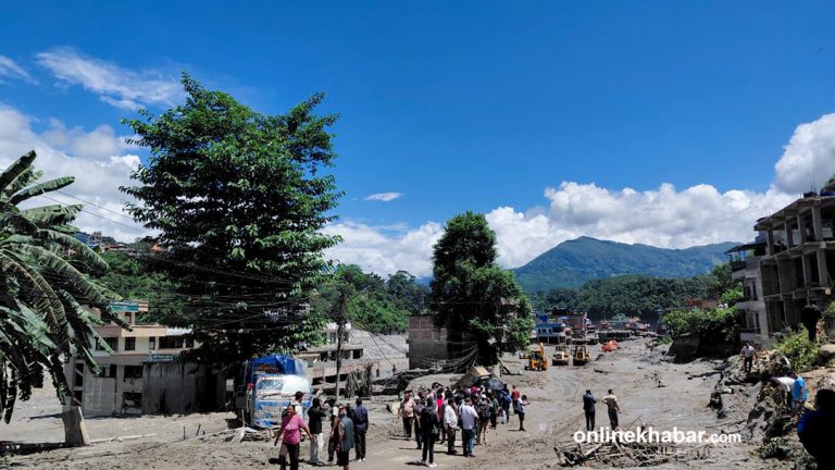 बाढी प्रभावित क्षेत्रमा खटियो मानव अधिकार आयोगको टोली