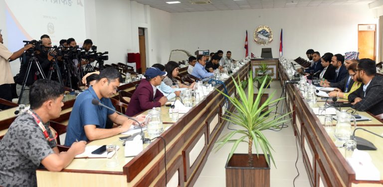 हेलो सरकारमा एक सातामा झन्डै ७ हजार गुनासा