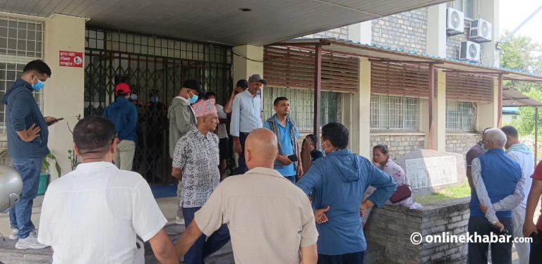 शवगृह बाहिरको कारुणिक दृश्य : जताजता शव, उतैउतै भौंतारिँदै आफन्त