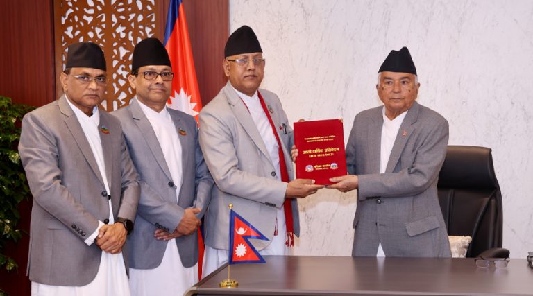 मुस्लिम आयोगको वार्षिक प्रतिवेदन राष्ट्रपतिसमक्ष पेश