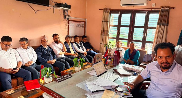 सन्धिखर्क नगरपालिकाका १६८ कर्मचारीले एक हप्ताको तलब बाढी पीडितलाई दिने