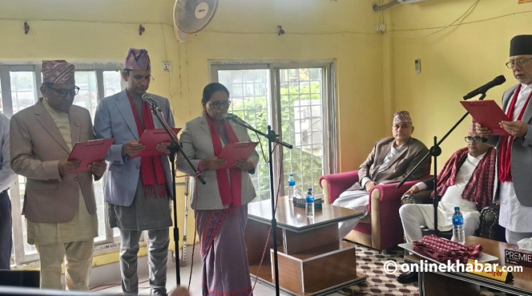 सुदूरपश्चिममा राज्यमन्त्रीसहित एमालेका ४ मन्त्रीले पनि लिए शपथ