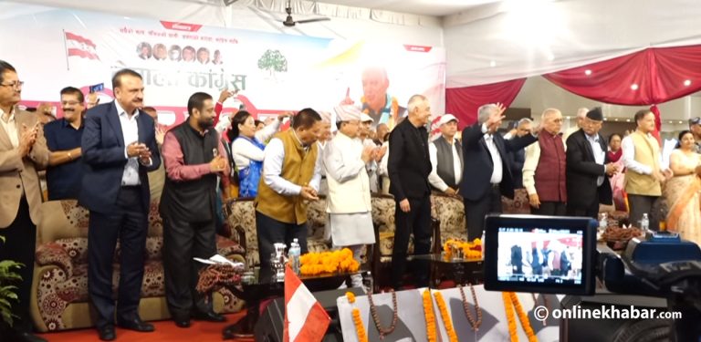 इतर पक्षको राष्ट्रिय भेलामा सहभागी हुन पुगे देउवा