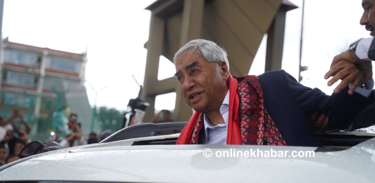काठमाडौं आइपुगे शेरबहादुर देउवा