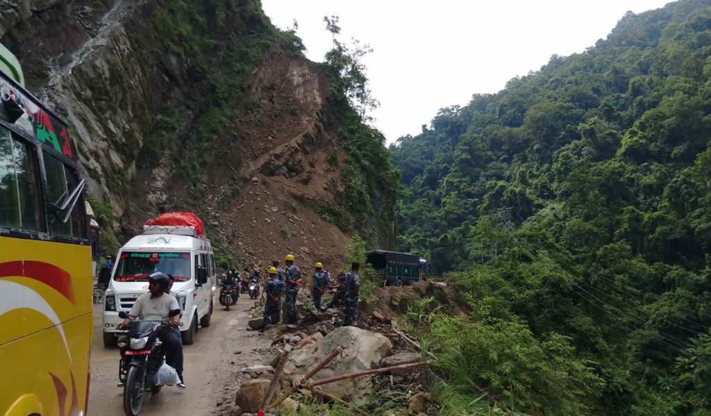 पहिरो पन्छाएसँगै खुल्यो सिद्धार्थ राजमार्ग