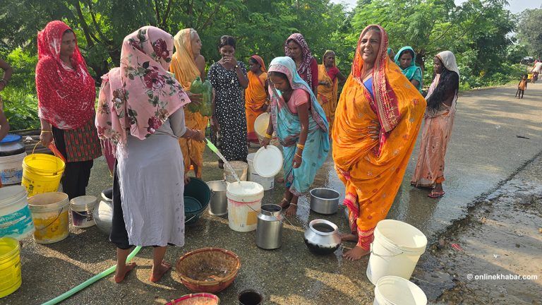 बिजुली आउँदैन, पानी भर्न जेनेरेटरको भर