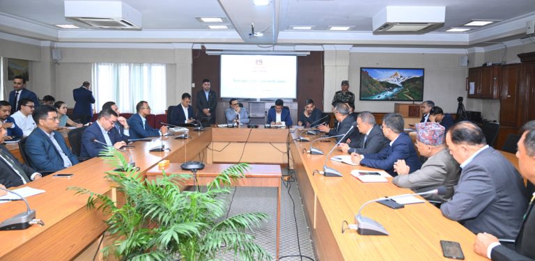 अर्थमन्त्रीसँग बैंकरले भने– ऋण दिने र लिने दुवैमाथि धरपकड नहोस्