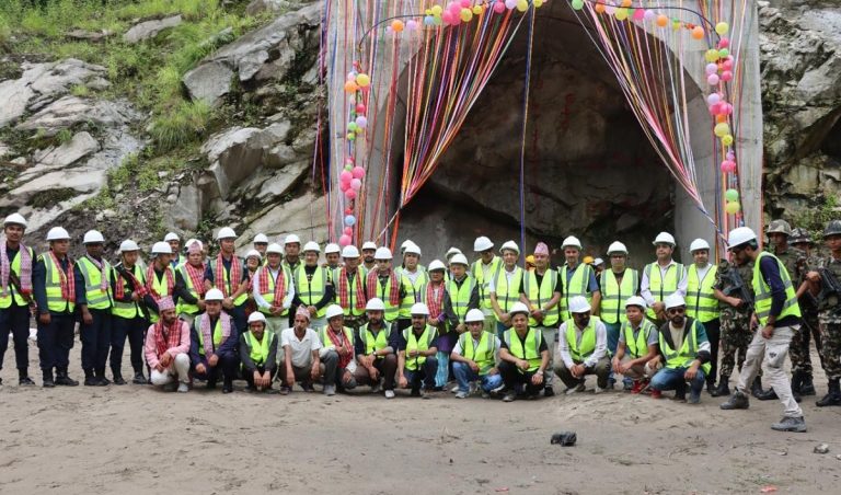 २३ अर्ब लागतको तमोर-मेवा जलविद्युत् आयोजनामा सुरुङ खन्न थालियो