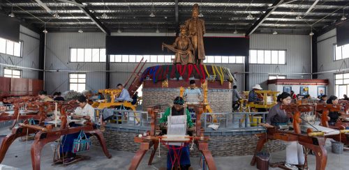 तिब्बतमा परम्परागत बुनाइ सीप संरक्षण गर्दै सहकारी