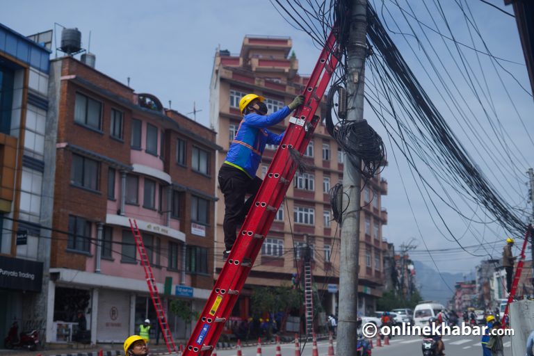 अव्यवस्थित तार व्यवस्थापन गर्दै सेवा प्रदायक संस्थाहरू (तस्वीरहरू)