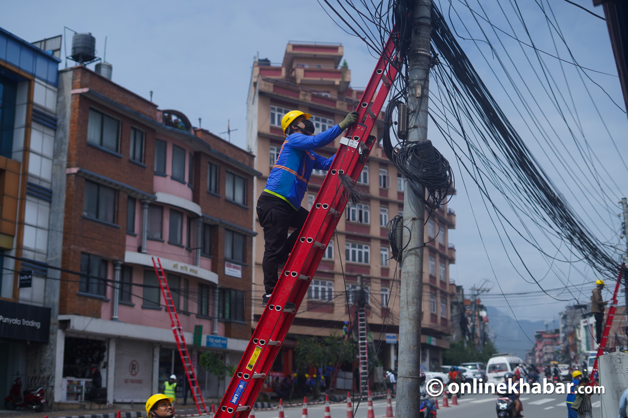 अव्यवस्थित तार व्यवस्थापन गर्दै सेवा प्रदायक संस्थाहरू (तस्वीरहरू)
