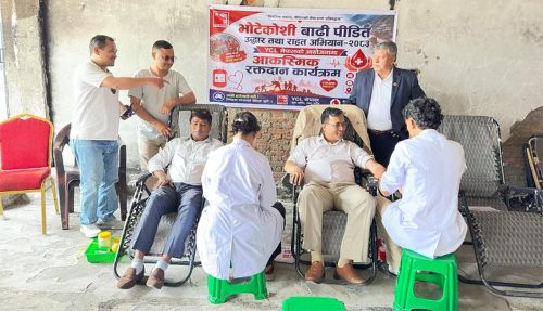 बाढीका घाइतेलाई रगत अभाव हुन नदिन वाईसीएलको रक्तदान