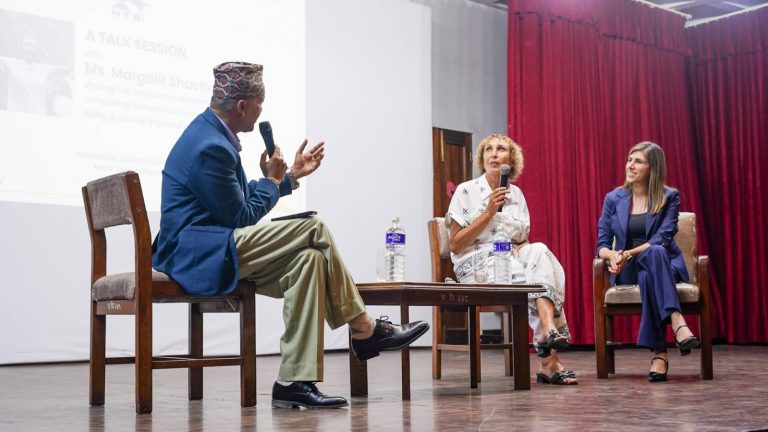 ७१ वर्षीया इजरायली दृष्टिविहीन पर्यटकको पदयात्रा अनुभव- नेपालको प्रकृति मेरो थेरापी 
