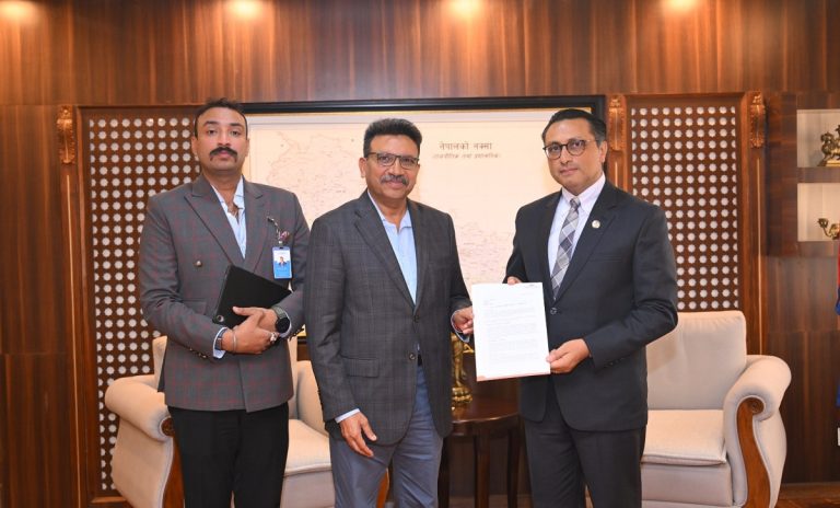 अरुण चौधरी फाउन्डेसनद्वारा बाढीपीडित ४० विद्यार्थीलाई पूर्ण छात्रवृत्ति