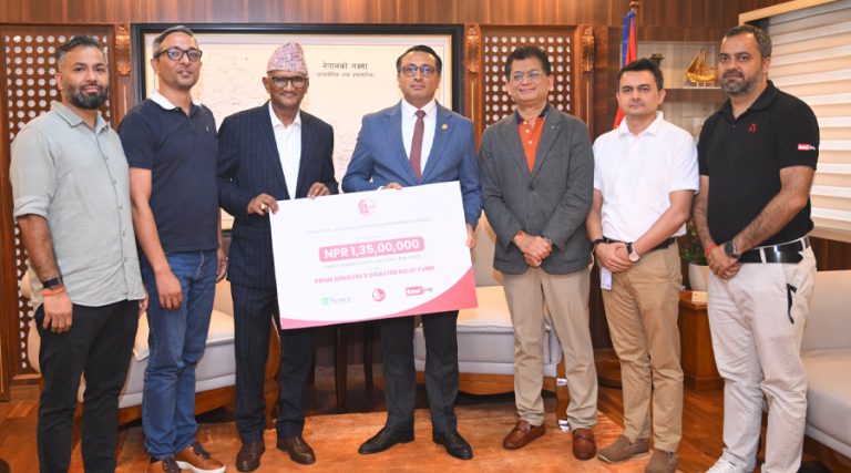 एफवानसफ्ट ग्रुपद्वारा प्रधानमन्त्री दैवी प्रकोप उद्धार कोषमा १ करोड ३५ लाख रुपैयाँ सहयोग