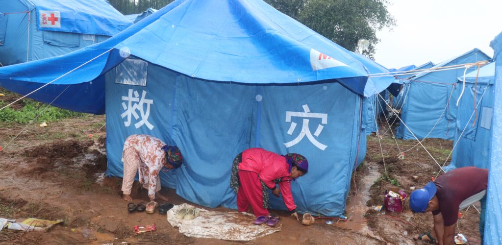 लगातारको वर्षाले बाढी प्रभावितलाई थपेको सास्ती 