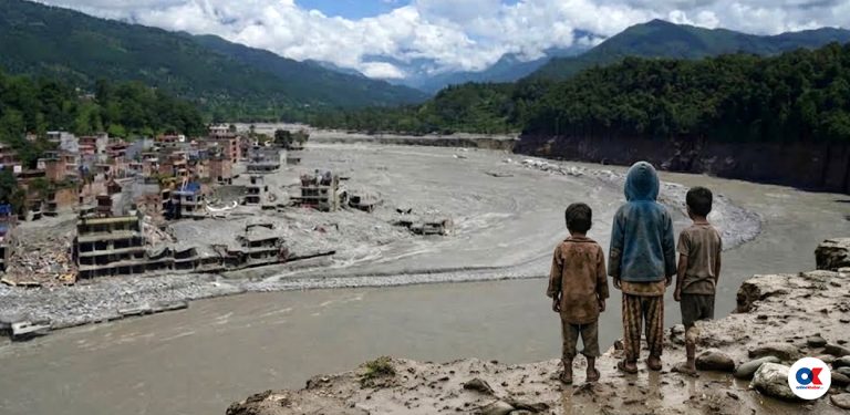 भोटेकोशीको बाढी घट्यो, बालबालिकाको मनमा डर घटेन