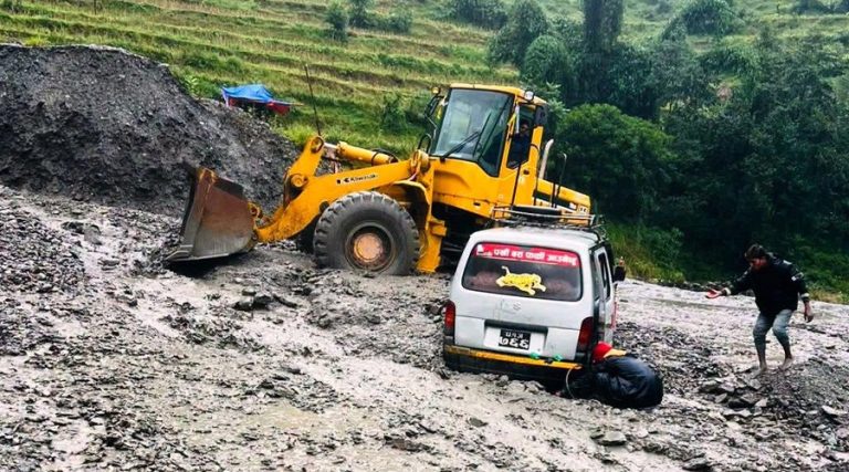 बागलुङका दुई मुख्य राजमार्ग अवरुद्ध