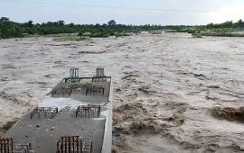 बाणगङ्गा नदीमा फसेका एक बालकको उद्धार, एक जना सम्पर्कविहीन