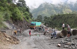 बेनी–जोमसोम सडक : पहिरो प्रभावित क्षेत्रमा स्तरोन्नति तीव्र