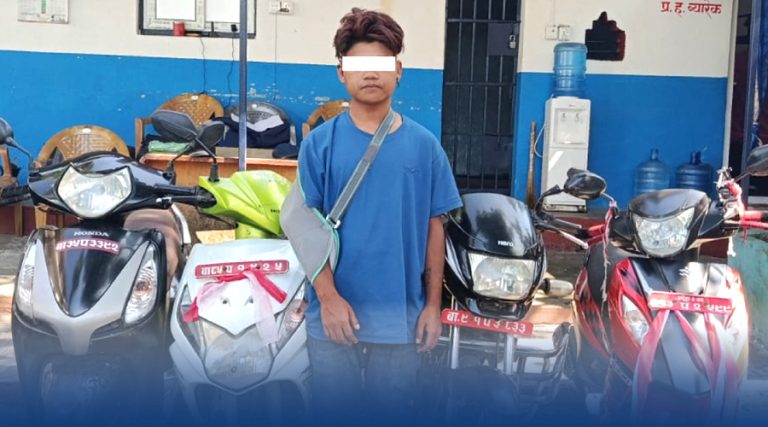चोरीका चार स्कुटर र एक मोटरसाइकलसहित एक जना पक्राउ