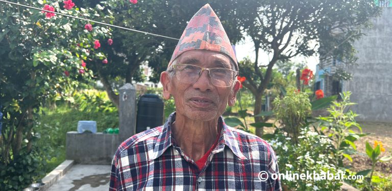 पानीको बोतल लिन जाँदा बस छुट्यो, अहिले भन्छन्– भगवान्‌ले बाटो छेकेका रहेछन्