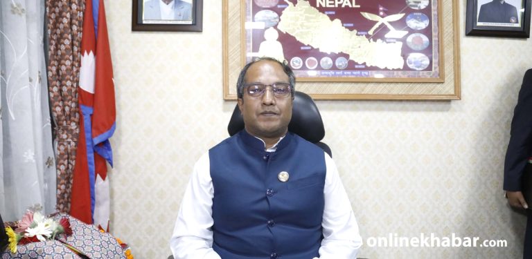पदभार ग्रहण गर्दै उद्योगमन्त्रीले भने- जनताको आवश्यकता जति ग्यास दिनैपर्छ