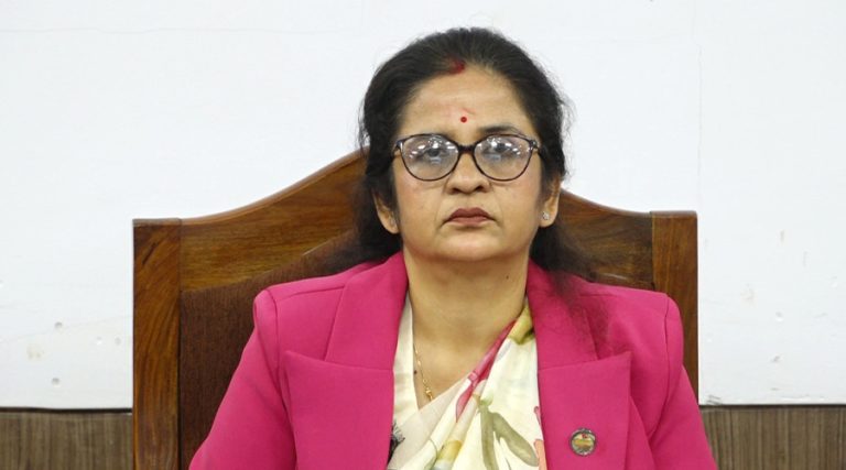 सिर्सिया खोलामा प्रदूषण रोक्न उद्योगहरूलाई मन्त्रीले दिइन् समयसीमा  