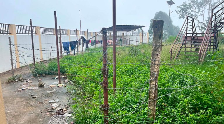 गृहमन्त्रीको ठाडो निर्देशनमा भत्काइयो प्रहरी कार्यालयको घेरबार