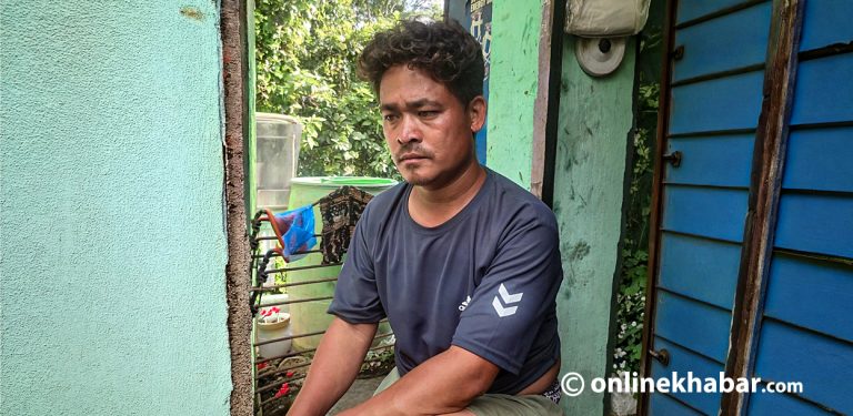 सपना छोराले बोलाइरहन्छन्, कविराज भौंतारिँदै बगरमा पुग्छन्