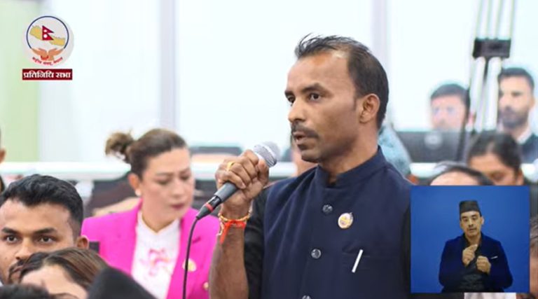 सडकमै महिलाले बच्चा जन्माएको घटना संसद्‍मा उठ्यो