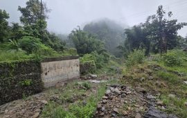 लेदुवा खोलाको पुल सात वर्षदेखि अधुरै   