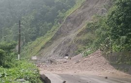 पहिरोका कारण मुग्लिन-नारायणगढ सडक अवरुद्ध
