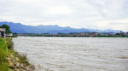 नारायणी नदीमा बाढीले सतर्कता तह पार गर्‍यो