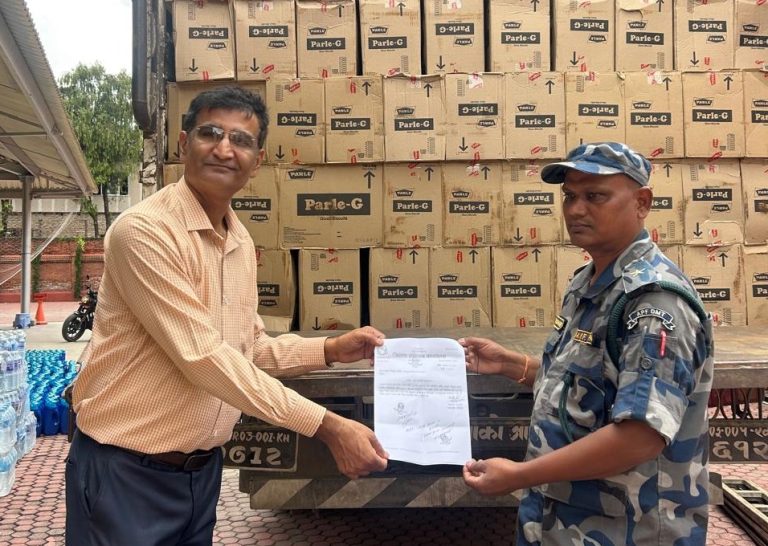 पार्ले प्रोडक्ट्सद्वारा बाढी प्रभावितलाई १४ लाख ४० हजारको खाद्य सामग्री सहयोग