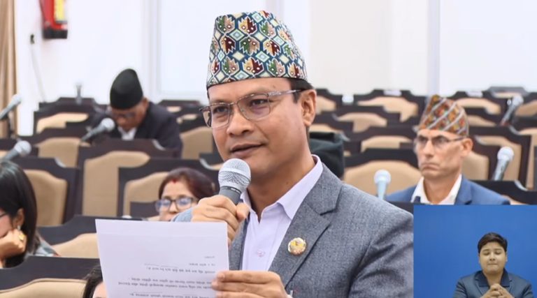 राजमार्गका खाल्डाखुल्डी तत्काल पुर्न रास्वपा सचेतक परियारको माग