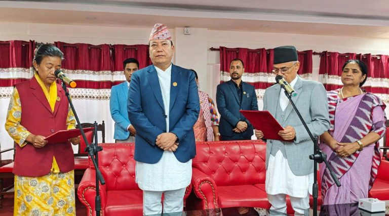 बागमतीको कृषिमन्त्रीमा आले, प्रदेश प्रमुखसक्ष लिइन् शपथ