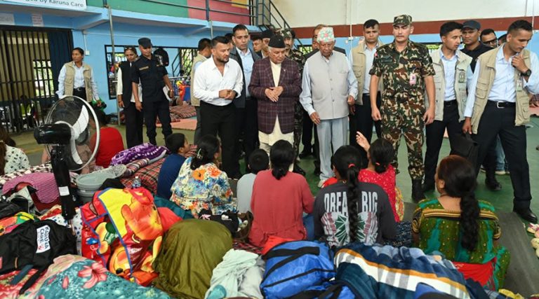 नुवाकोटको बाढी प्रभावित क्षेत्रमा राष्ट्रपति पौडेल