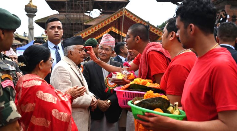 श्रीकृष्ण जन्माष्टमीमा राष्ट्रपतिबाट पाटनको कृष्ण मन्दिरमा पूजाअर्चना