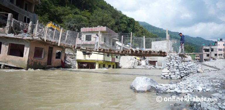 बेत्रावतीमा फड्के, रसुवालाई राहत (तस्वीरहरू)