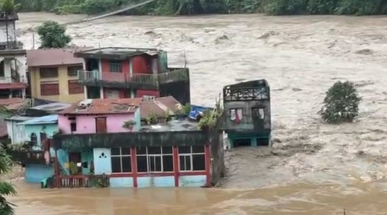 कालीगण्डकीको बाढीले सेतीबेणीका ५० घर डुबानमा