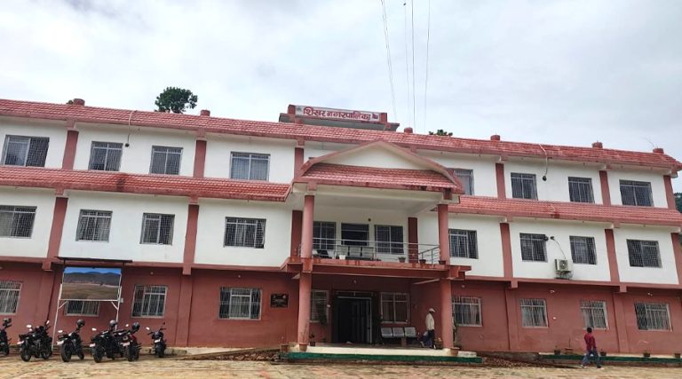 डोटीको शिखर नगरपालिकाले बाढीपीडितका लागि थप २० लाख सहयोग गर्ने