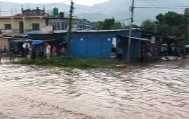 अविरल वर्षाले वीरेन्द्रनगरको जनजीवन प्रभावित, कर्णाली राजमार्ग ठप्प