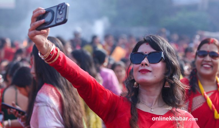 पशुपतिमा तीज सेल्फी (तस्वीरहरू)   