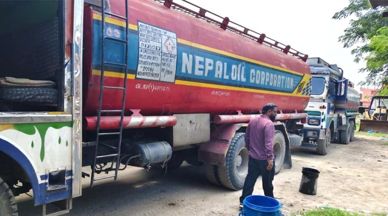 डिजेल चोरीमा संलग्न स्टोर र चालक-सहचालकलाई निगमले गर्‍यो कारबाही