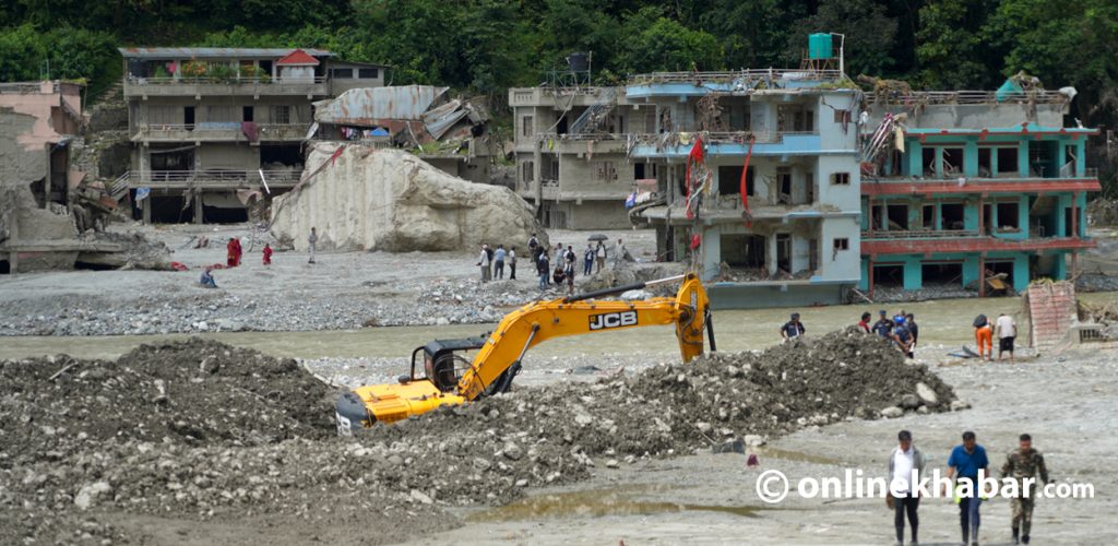 सर्वस्व गुमाएर उठ्ने जमर्को (तस्वीरहरू)
