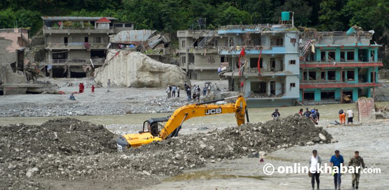 सर्वस्व गुमाएर उठ्ने जमर्को (तस्वीरहरू)