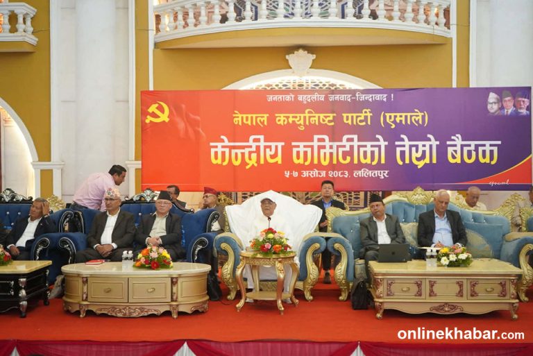 एमाले केन्द्रीय कमिटी बैठक आज पनि बस्दै, अध्यक्षको प्रतिवेदनमाथि छलफल हुने